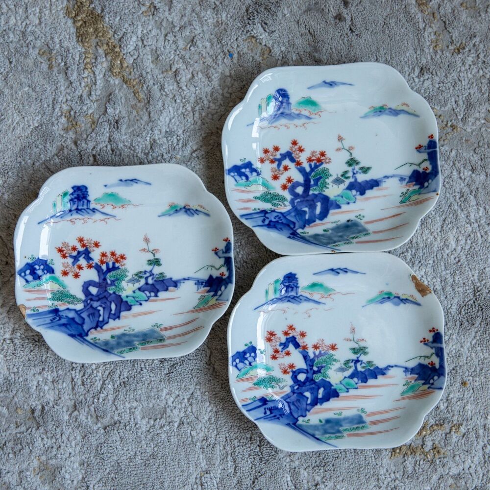 Set of 3 Antique Japanese Imari Porcelain Dishes with Kintsugi Gold Repair
